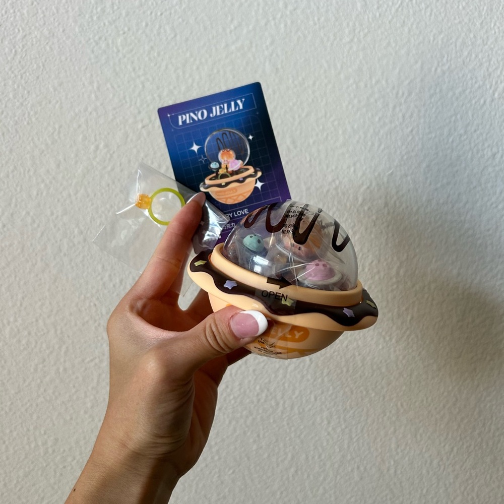 *SOLD* Pop Mart Romantic Ring Series 3 - Pino Jelly, Sugary Love